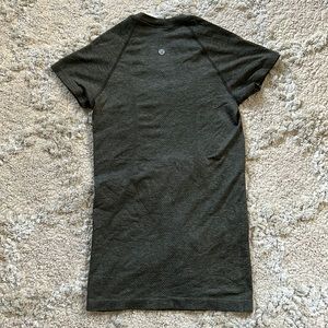 LULULEMON t-shirt